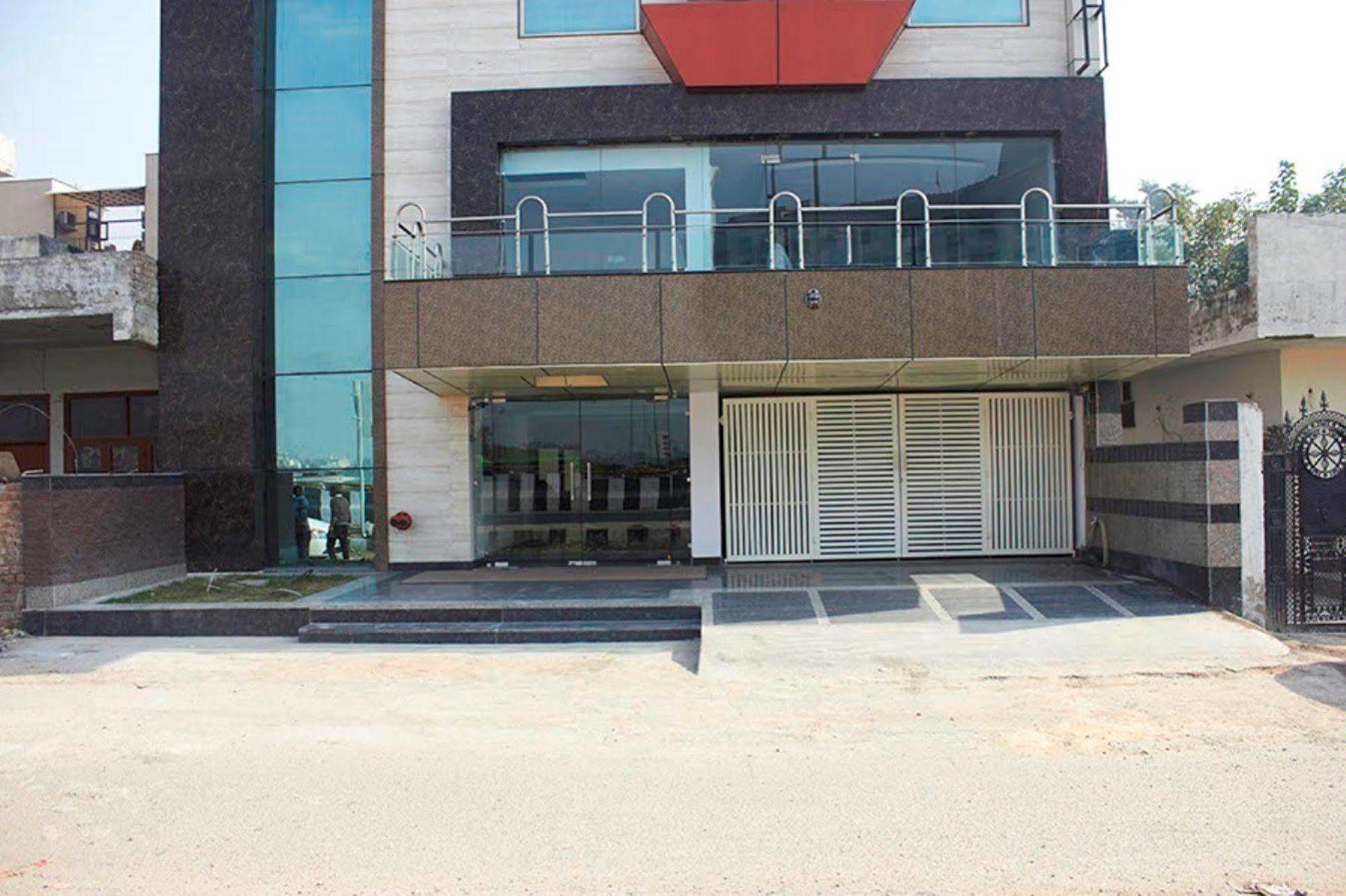 瀑布酒店 德里 外观 照片